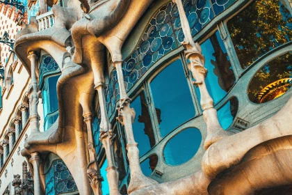 BILETE DE AVION! OFERTE! Spania, Bucureștiul - Barcelona - Bucureștiul 29.12.2026-03.01.2027 438 &euro;
