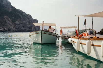 BILETE DE AVION! OFERTE! Grecia, Bucureștiul - Corfu - Bucureștiul 05.07.2026-12.07.2026 142 &euro;